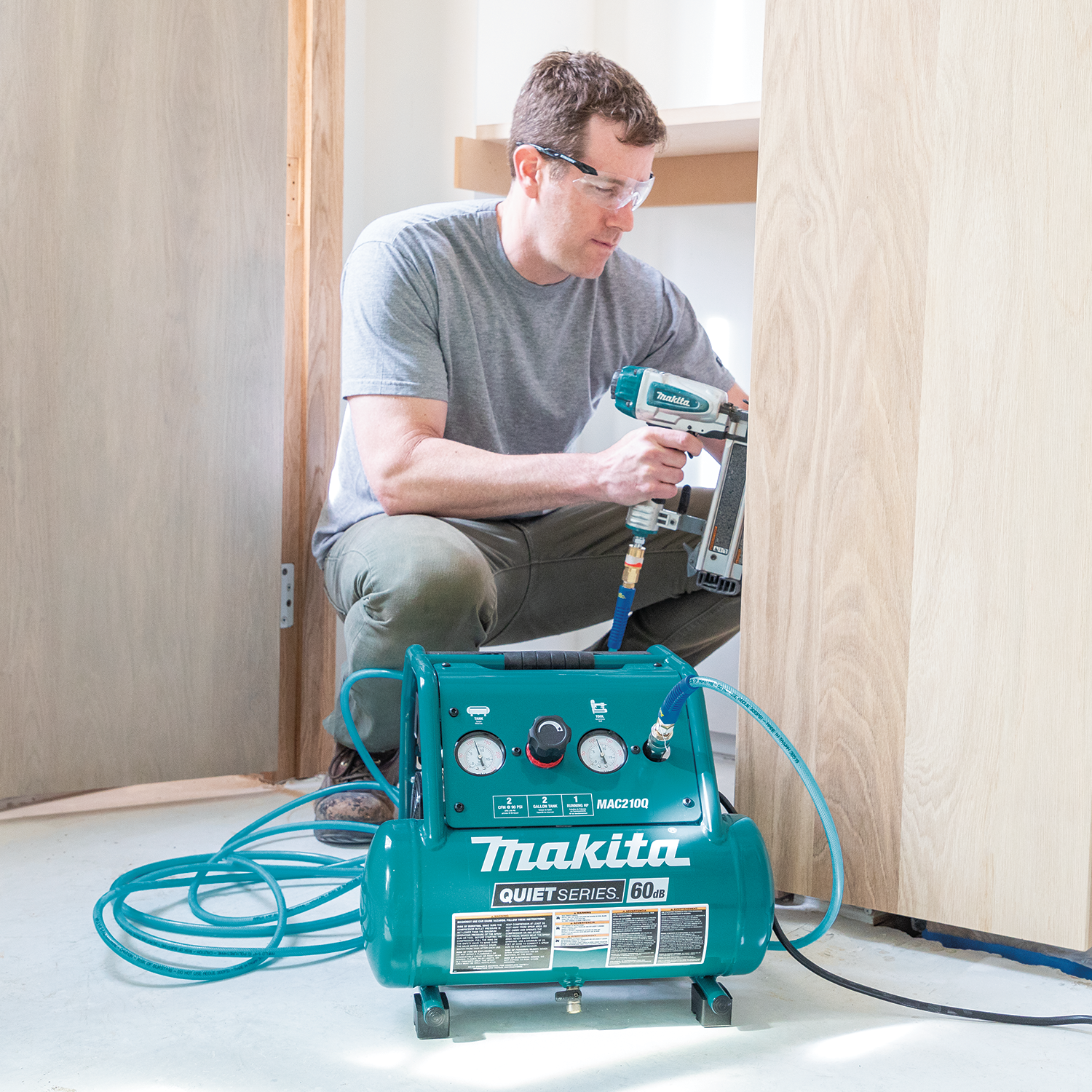 Makita Quiet Series 1 HP, 2 galões, sem óleo, compressor de ar elétrico