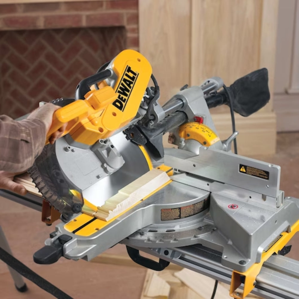 Dewalt 12 pulgadas. Sierra ingletadora compuesta deslizante de doble bisel